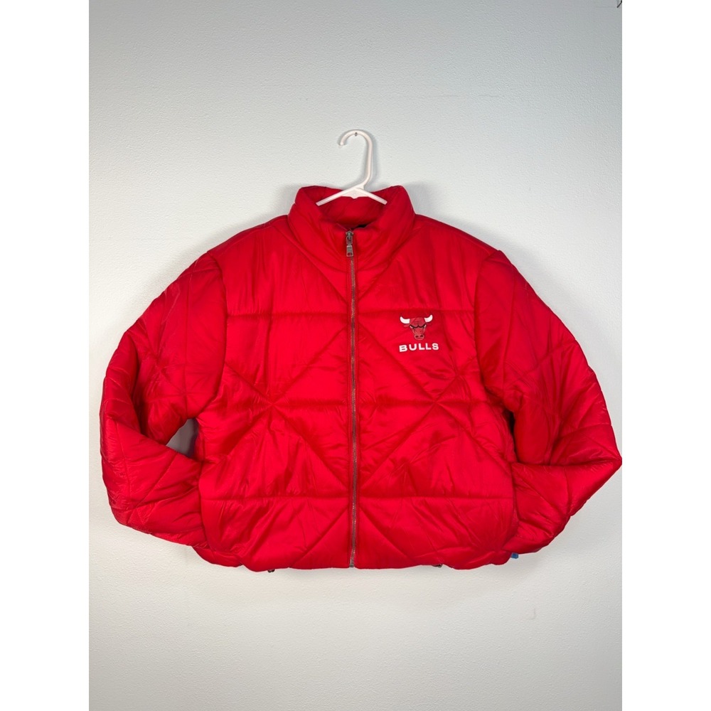 NWT WEAR by Erin Andrews Women's Chicago Bulls Puffer Full-Zip Cropped Jacket LG